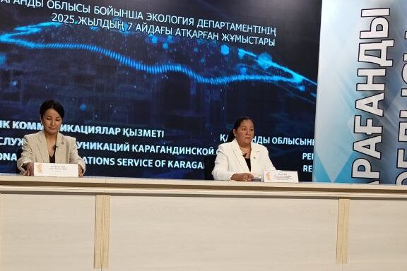 Айман Кулатаева на брифинге Департамента экологии Карагандинской области