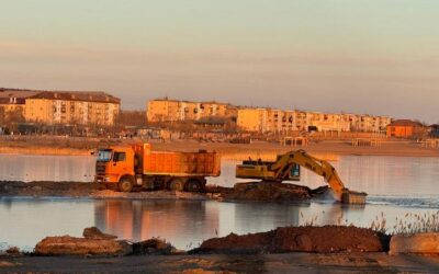 Очистка бухты Бертыс в Балхаше от донных отложений